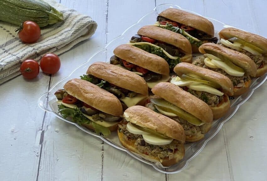 מגשי אירוח כריכים