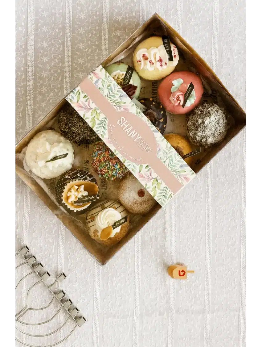 קונדיטוריית שני - חנות האונליין מארז ״חגיגת חנוכה״ תמונה 3