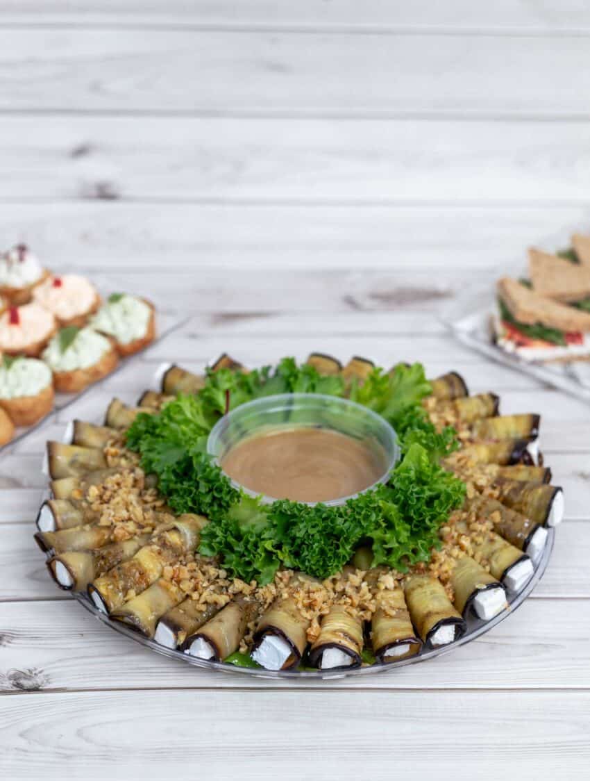 מגשי אירוח לאירועים קטנים בבית